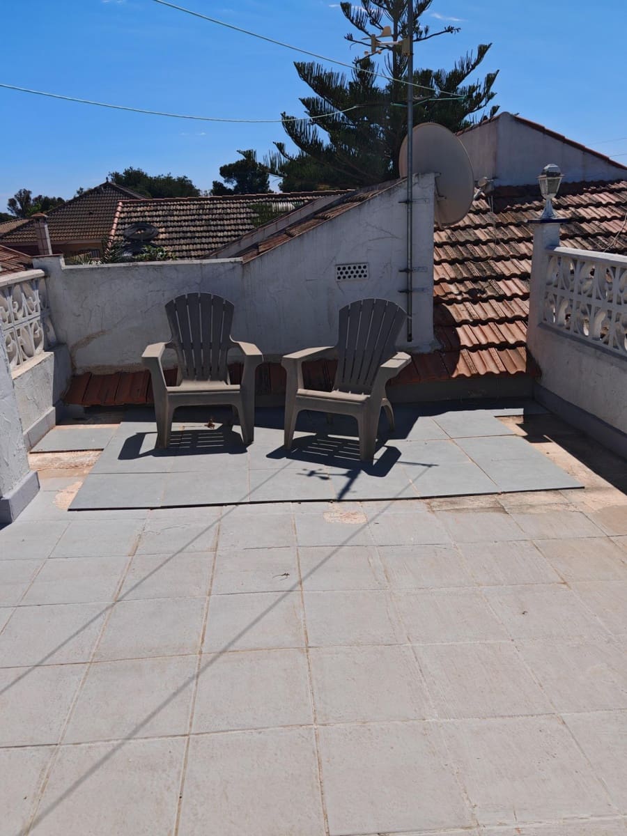 4 bedroom Villa for sale in Los Alcazares with pool - € 159,900 (Ref: 8982594)