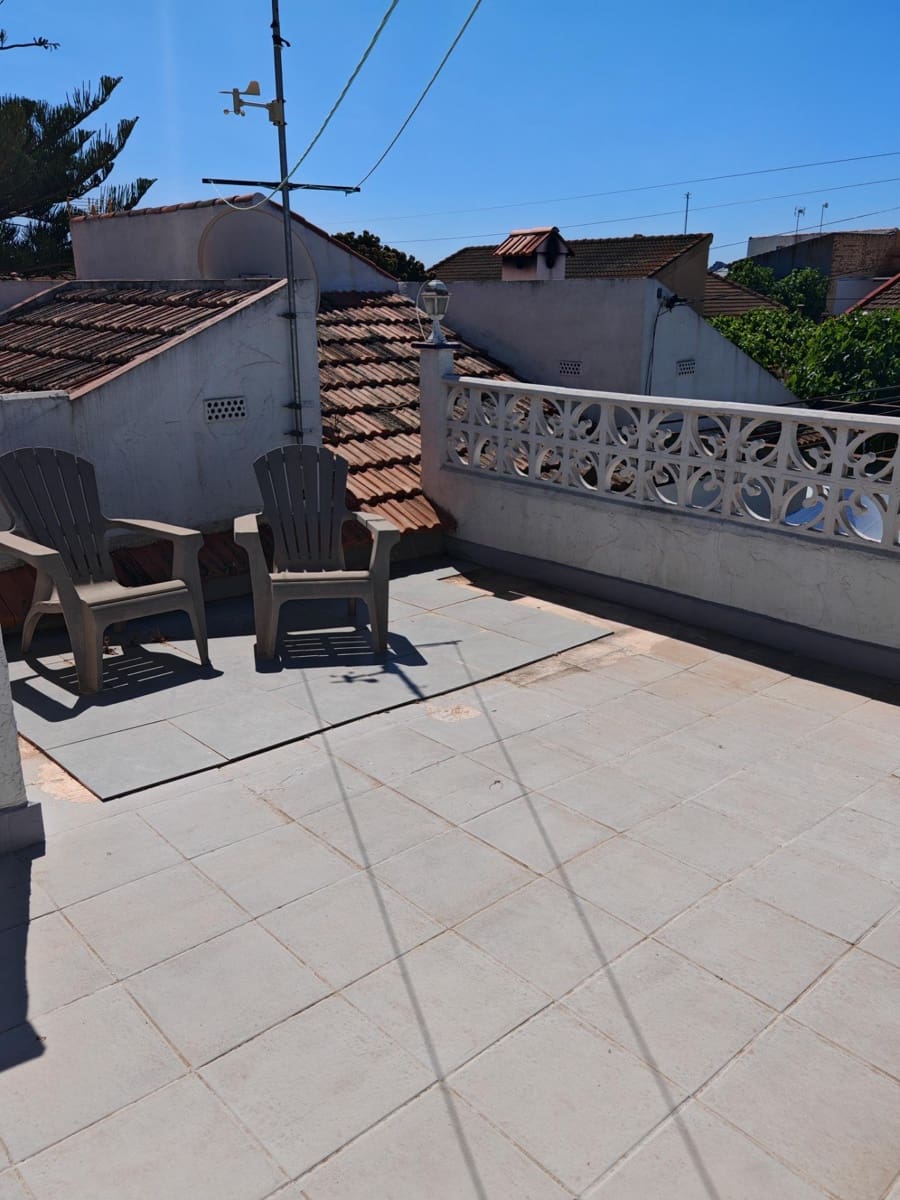 4 bedroom Villa for sale in Los Alcazares with pool - € 159,900 (Ref: 8982594)