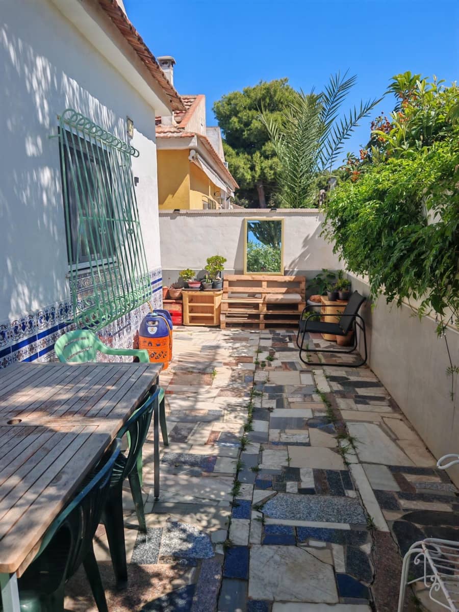 4 bedroom Villa for sale in Los Alcazares with pool - € 159,900 (Ref: 8982594)