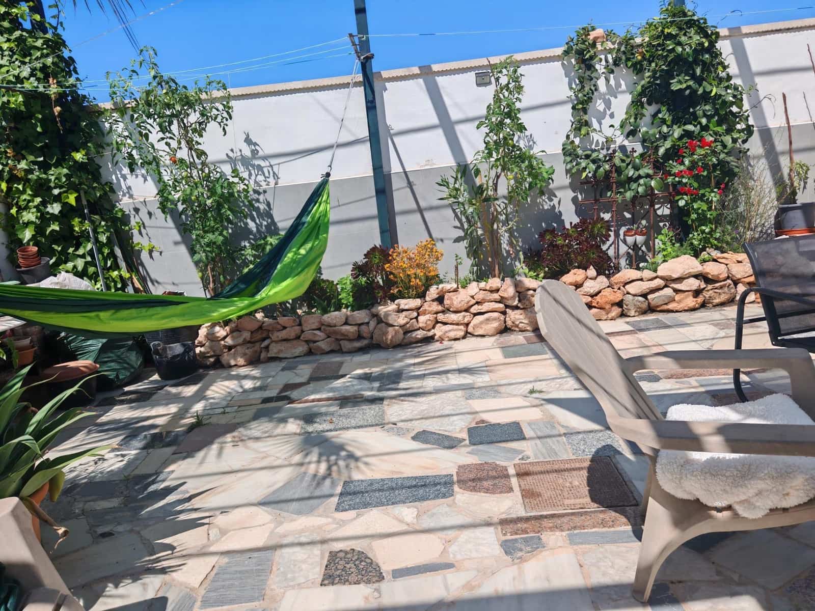 4 bedroom Villa for sale in Los Alcazares with pool - € 159,900 (Ref: 8982594)