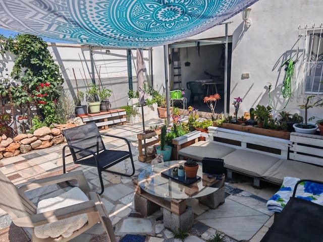 4 soveværelse Villa til salg i Los Alcázares med swimmingpool - € 154.900 (Ref: 8982594)