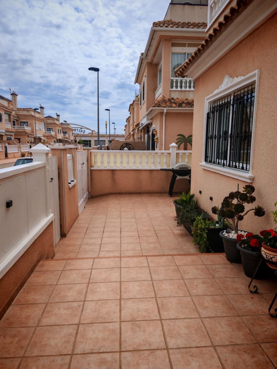 3 makuuhuone Huvila myytävänä paikassa Los Alcazares mukana uima-altaan - 249 900 € (Ref: 9023040)