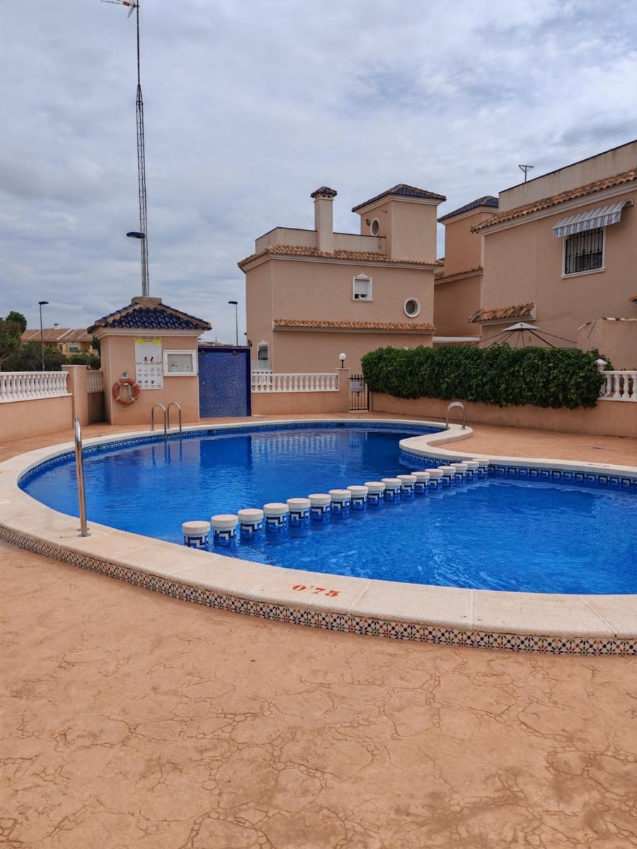 3 makuuhuone Huvila myytävänä paikassa Los Alcazares mukana uima-altaan - 249 900 € (Ref: 9023040)