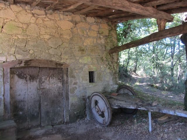 4 bedroom Finca/Country House for sale in Pantón with garage - € 85,000 (Ref: 4157303)