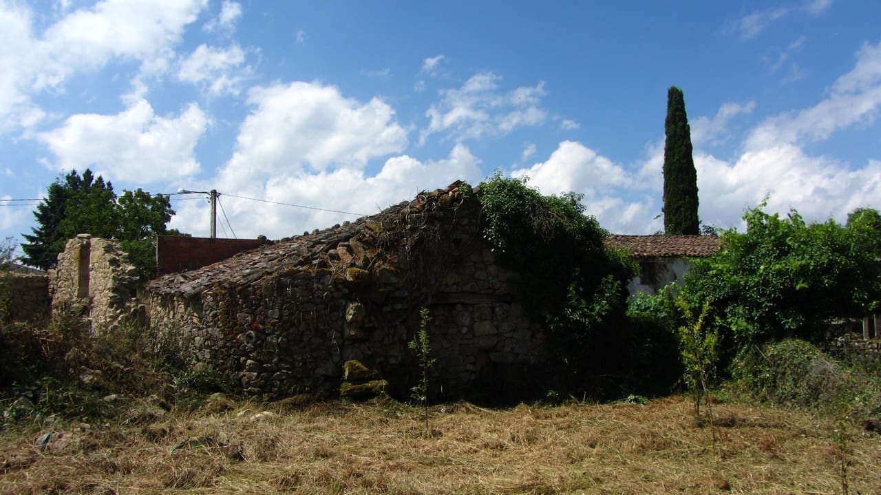 Grunde uden byggetilladelser til salg i Sober - € 23.000 (Ref: 4692370)