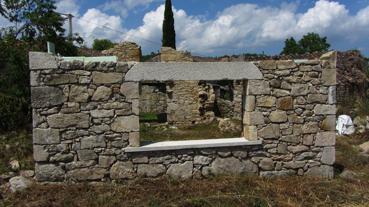 Grunde uden byggetilladelser til salg i Sober - € 23.000 (Ref: 4692370)