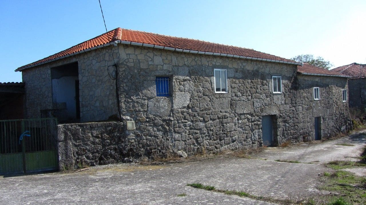 4 soveværelse Finca/Landehus til salg i Chantada med garage - € 55.000 (Ref: 5618950)