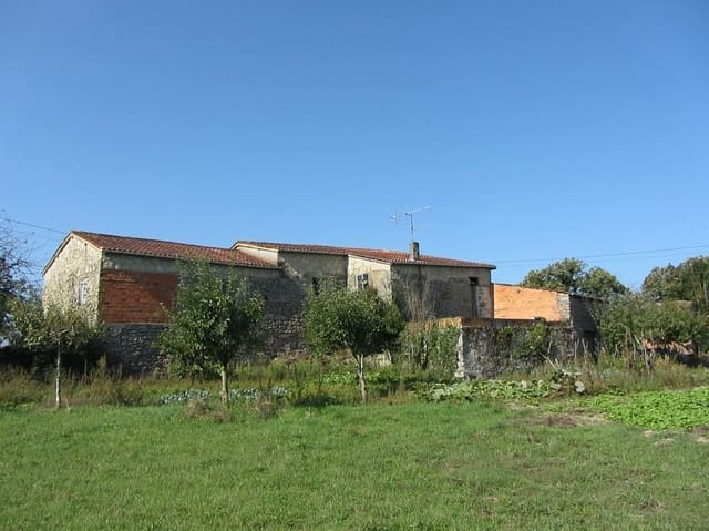 4 bedroom Finca/Country House for sale in Chantada with garage - € 55,000 (Ref: 5618950)
