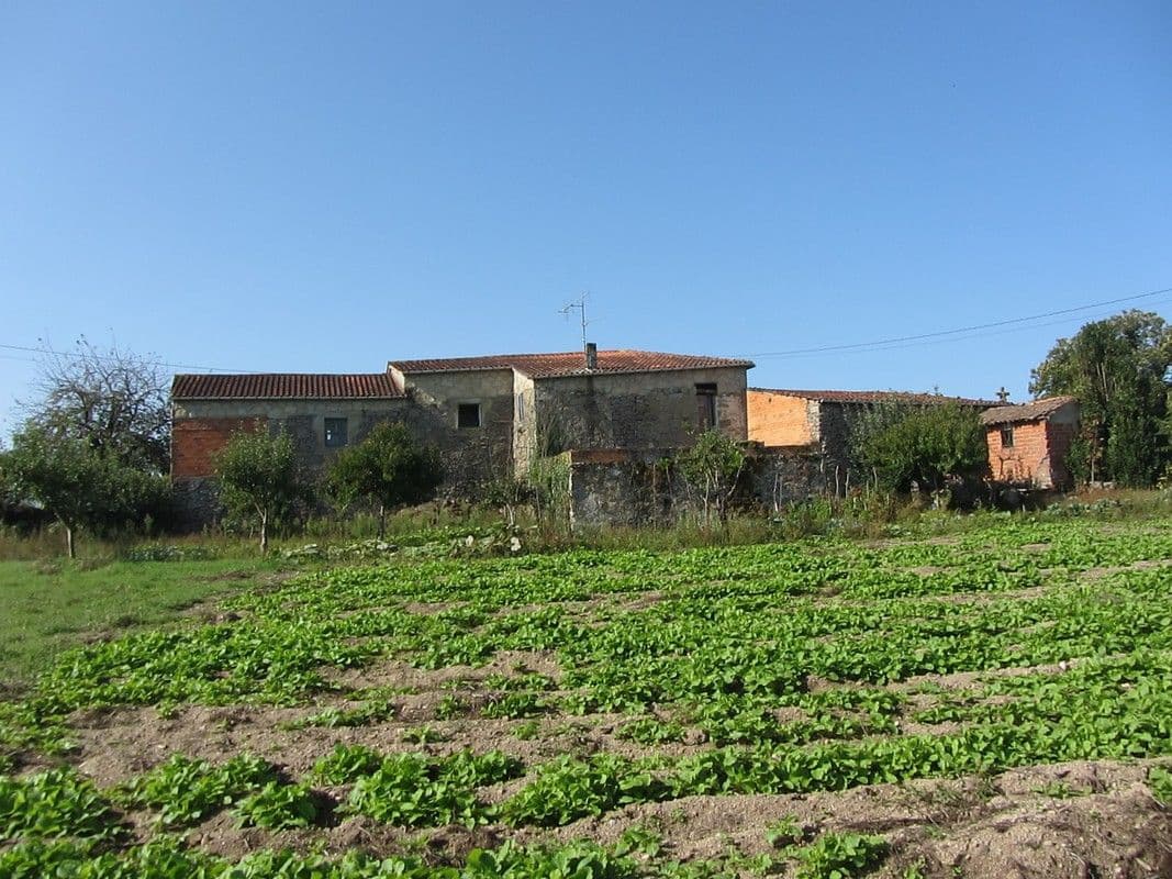 4 soveværelse Finca/Landehus til salg i Chantada med garage - € 55.000 (Ref: 5618950)