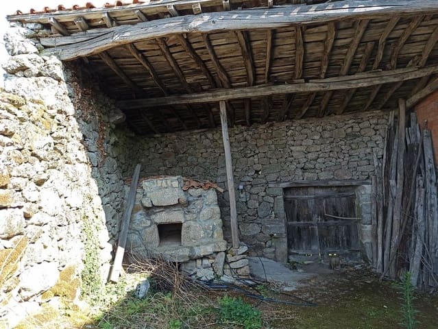 4 bedroom Finca/Country House for sale in Chantada with garage - € 55,000 (Ref: 5618950)