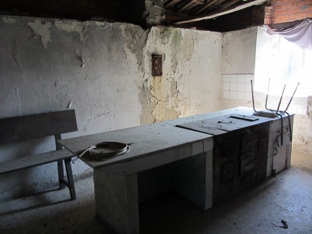 4 bedroom Finca/Country House for sale in Chantada with garage - € 55,000 (Ref: 5618950)