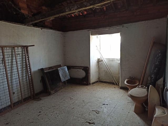 4 bedroom Finca/Country House for sale in Chantada with garage - € 55,000 (Ref: 5618950)