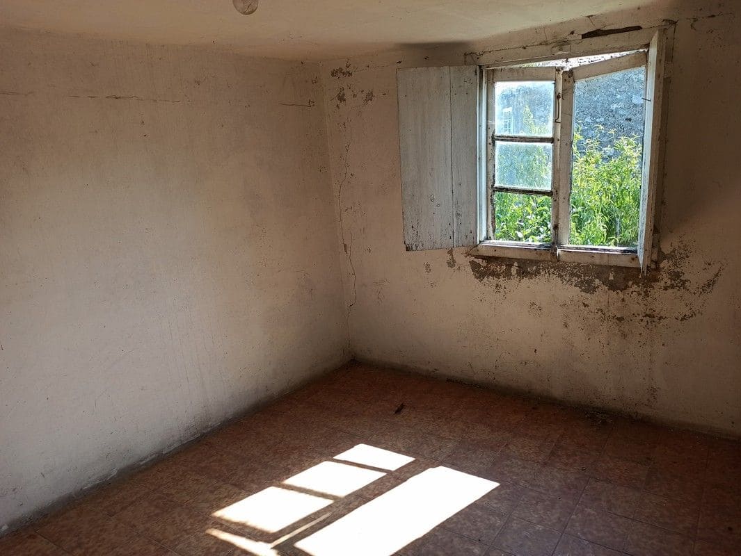 4 soveværelse Finca/Landehus til salg i Chantada med garage - € 55.000 (Ref: 5618950)