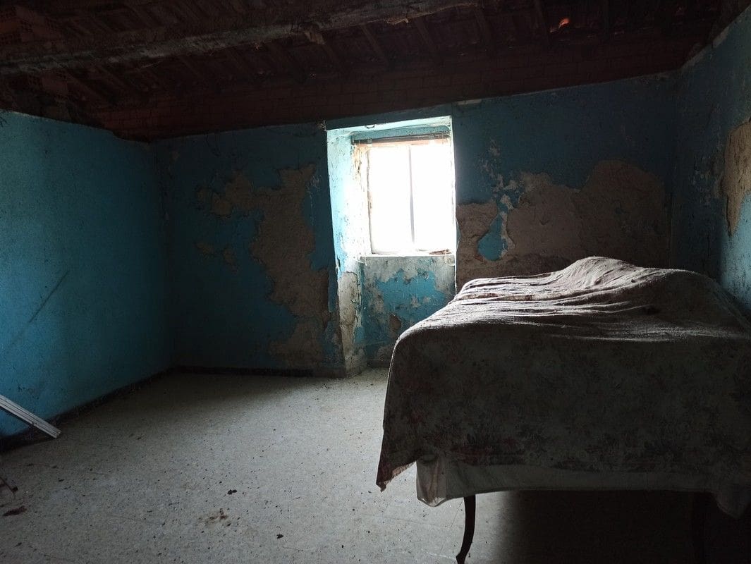 4 soveværelse Finca/Landehus til salg i Chantada med garage - € 55.000 (Ref: 5618950)