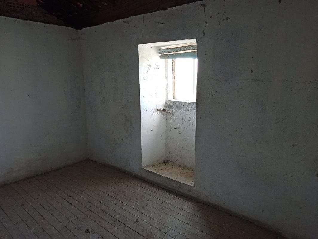 4 soveværelse Finca/Landehus til salg i Chantada med garage - € 55.000 (Ref: 5618950)