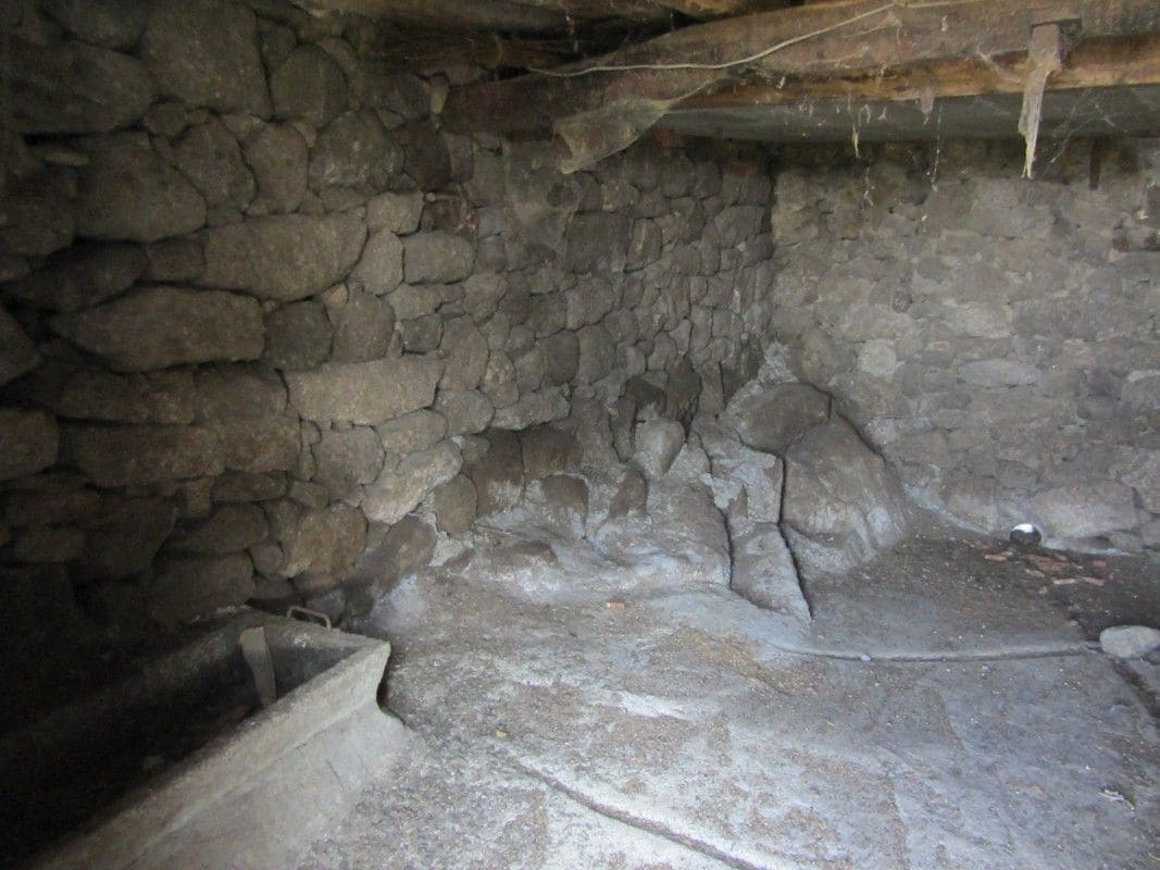 4 soveværelse Finca/Landehus til salg i Chantada med garage - € 55.000 (Ref: 5618950)