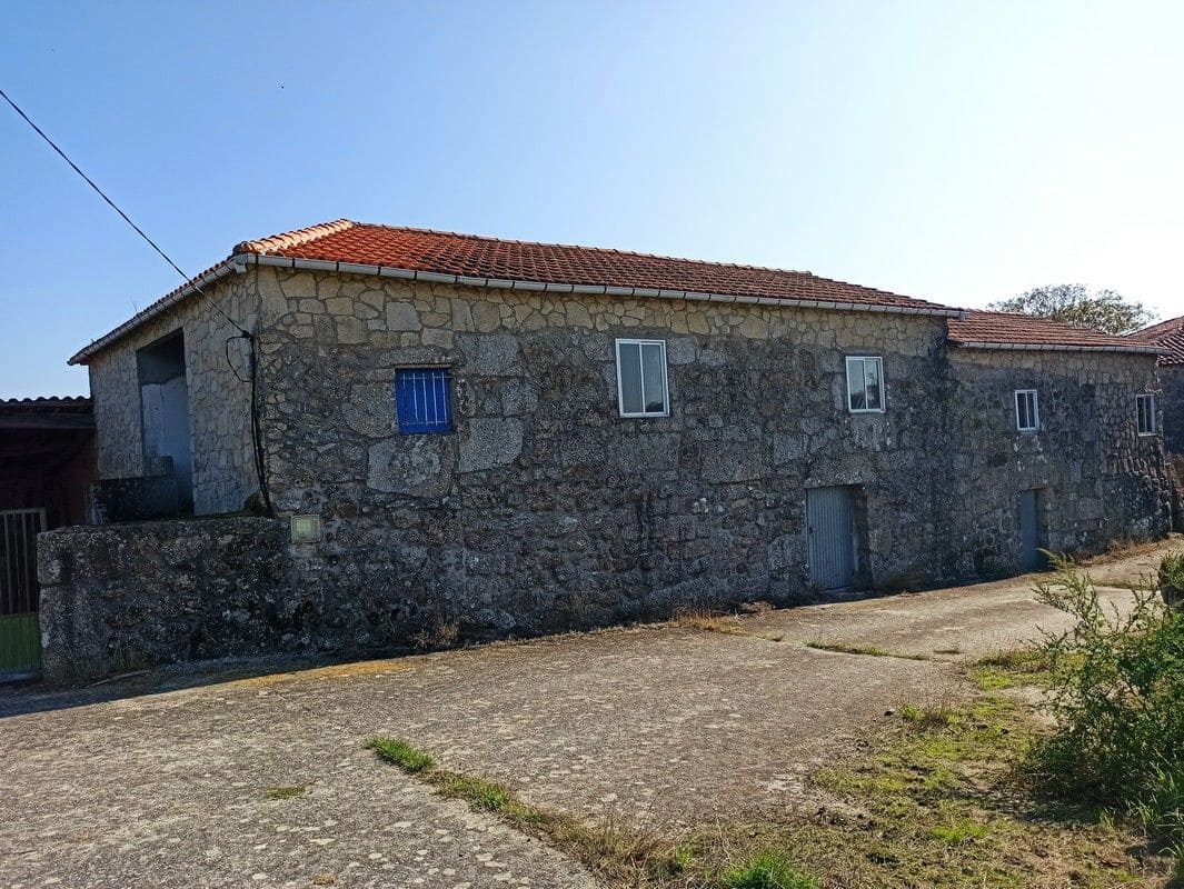 4 soveværelse Finca/Landehus til salg i Chantada med garage - € 55.000 (Ref: 5618950)