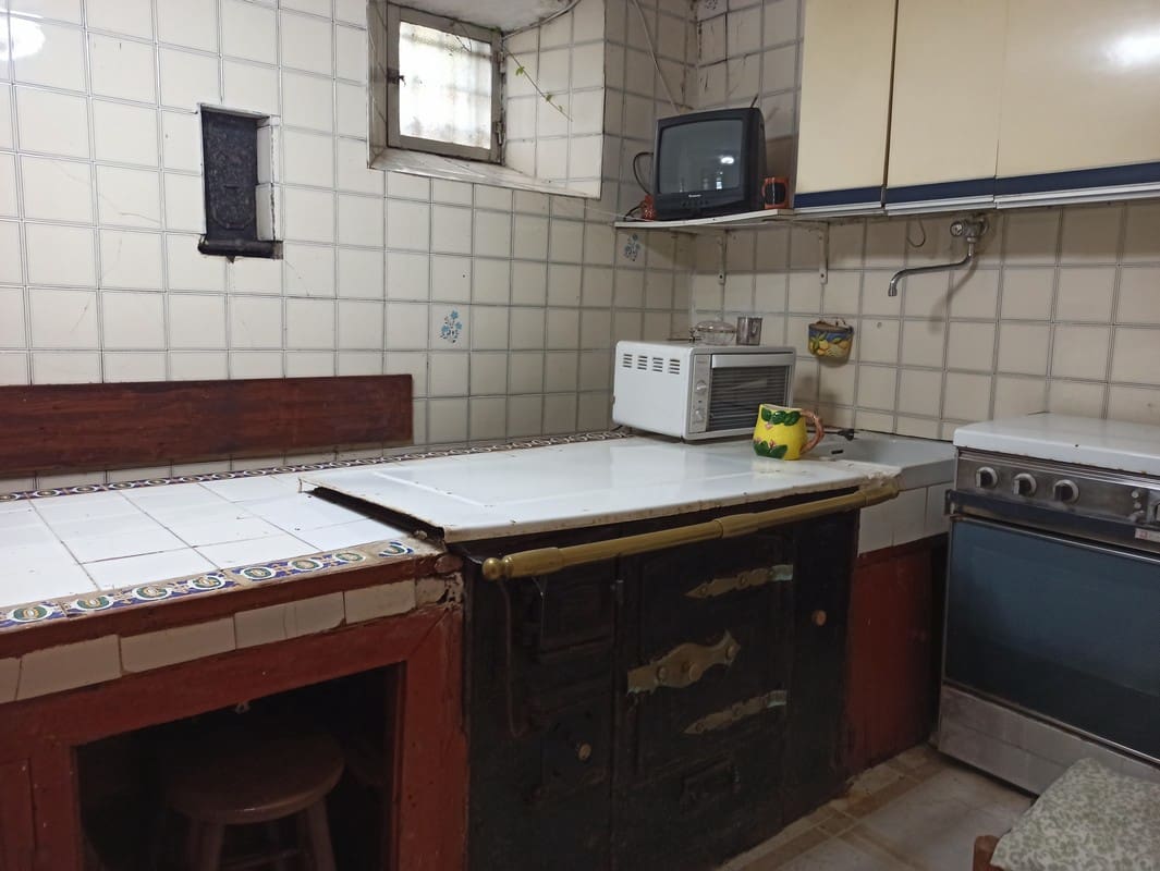 5 bedroom Finca/Country House for sale in Escairon with garage - € 60,000 (Ref: 6428701)