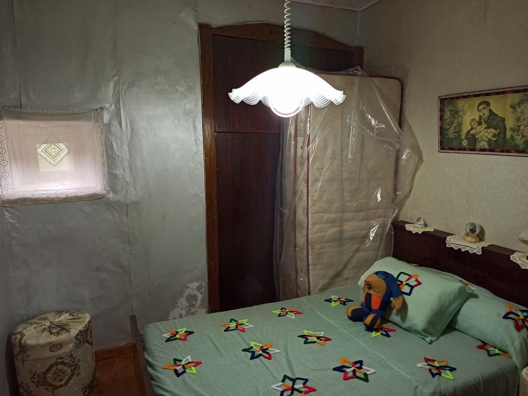 5 bedroom Finca/Country House for sale in Escairon with garage - € 60,000 (Ref: 6428701)