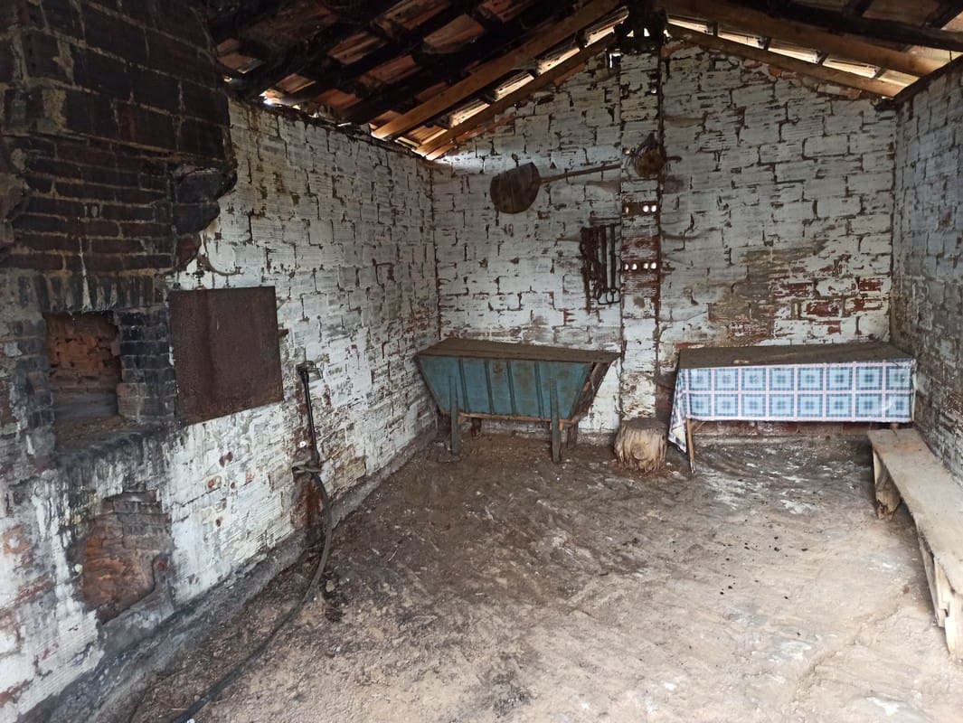 5 bedroom Finca/Country House for sale in Escairon with garage - € 60,000 (Ref: 6428701)