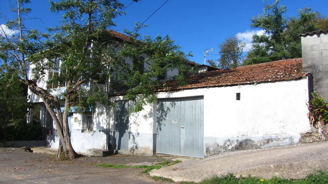 5 bedroom Finca/Country House for sale in Escairon with garage - € 60,000 (Ref: 6428701)