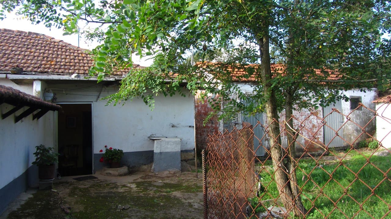 5 bedroom Finca/Country House for sale in Escairon with garage - € 60,000 (Ref: 6428701)
