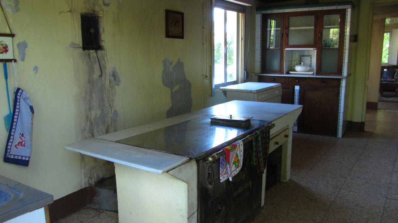 4 soveværelse Finca/Landehus til salg i Agolada med garage - € 75.000 (Ref: 6933391)