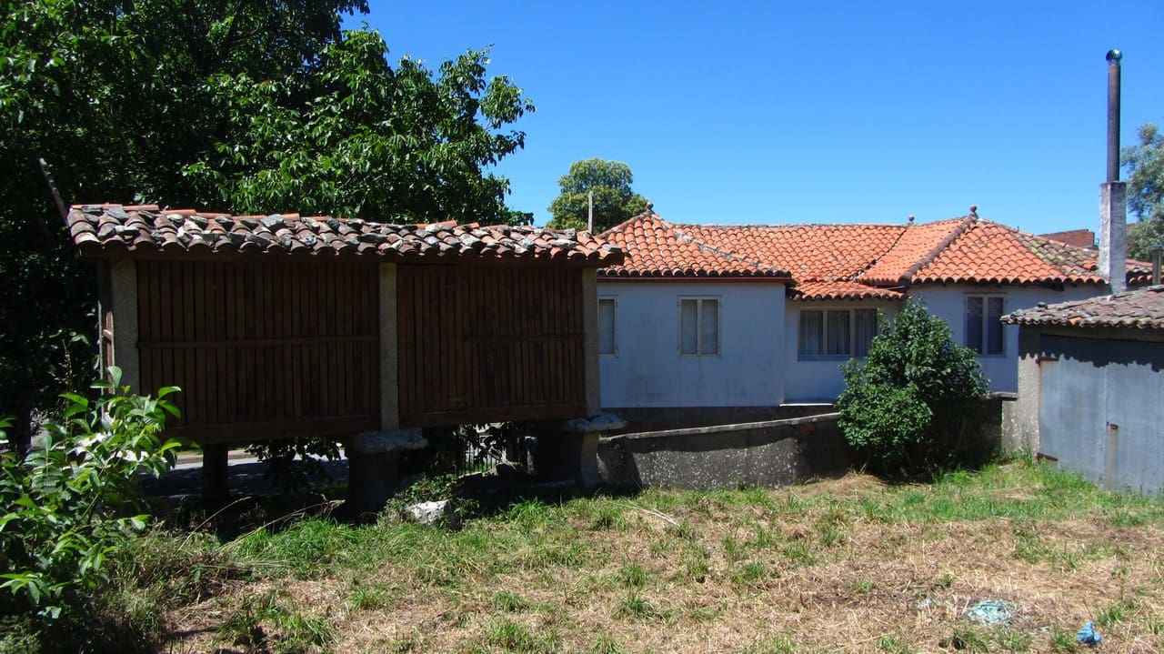 4 soveværelse Finca/Landehus til salg i Agolada med garage - € 75.000 (Ref: 6933391)