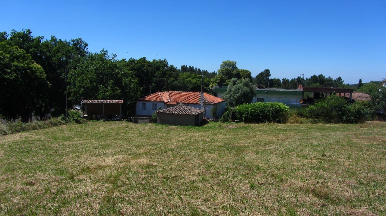 4 soveværelse Finca/Landehus til salg i Agolada med garage - € 75.000 (Ref: 6933391)