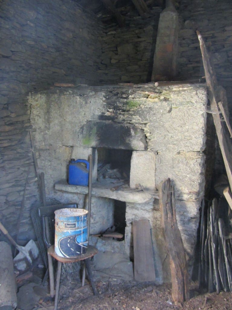 5 bedroom Finca/Country House for sale in Guntin - € 60,000 (Ref: 7174735)