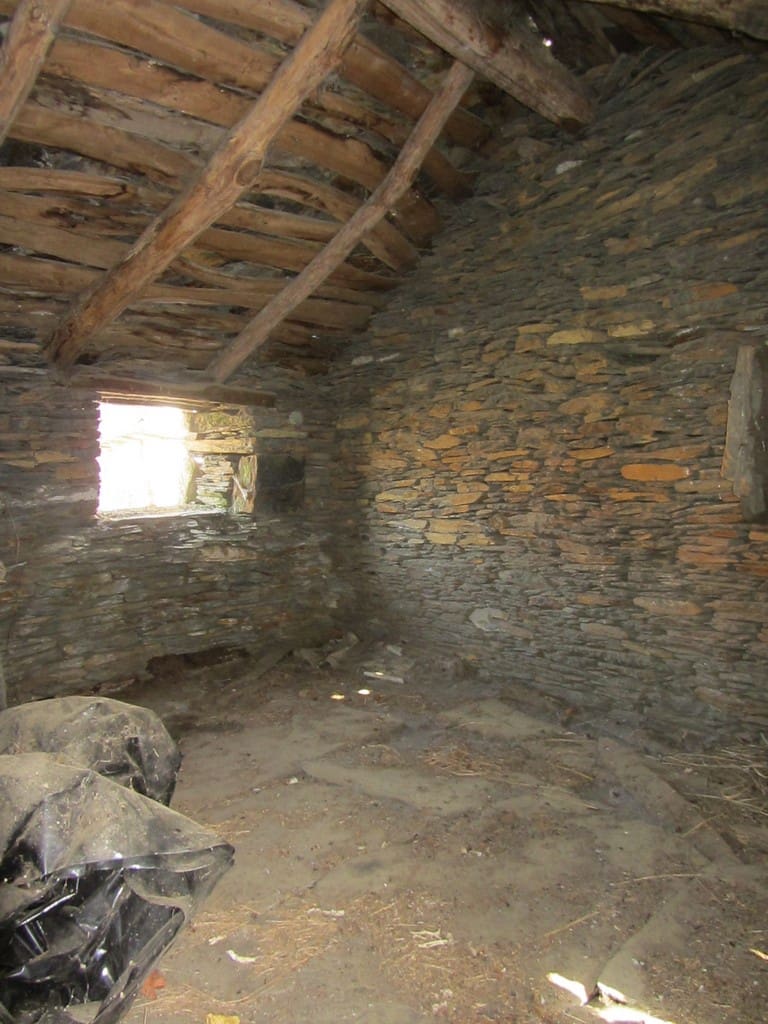 5 bedroom Finca/Country House for sale in Guntin - € 60,000 (Ref: 7174735)