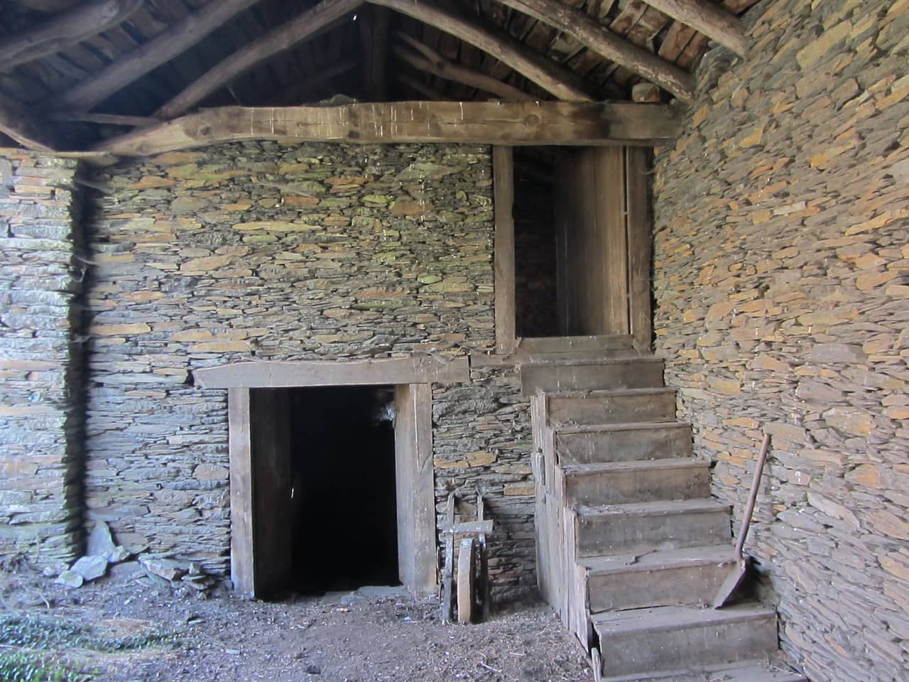 5 bedroom Finca/Country House for sale in Guntin - € 60,000 (Ref: 7174735)