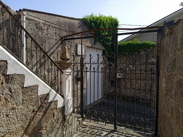 4 bedroom Finca/Country House for sale in Meaño - € 440,000 (Ref: 7429750)