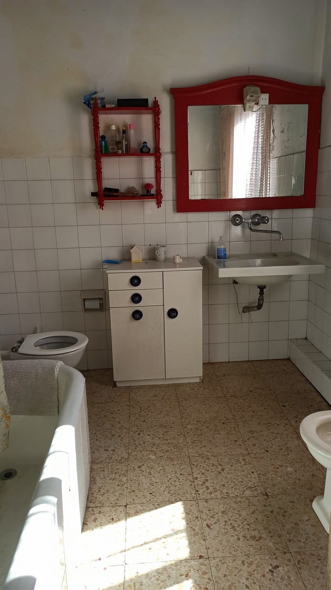 11 soveværelse Finca/Landehus til salg i Panton med garage - € 300.000 (Ref: 8015022)