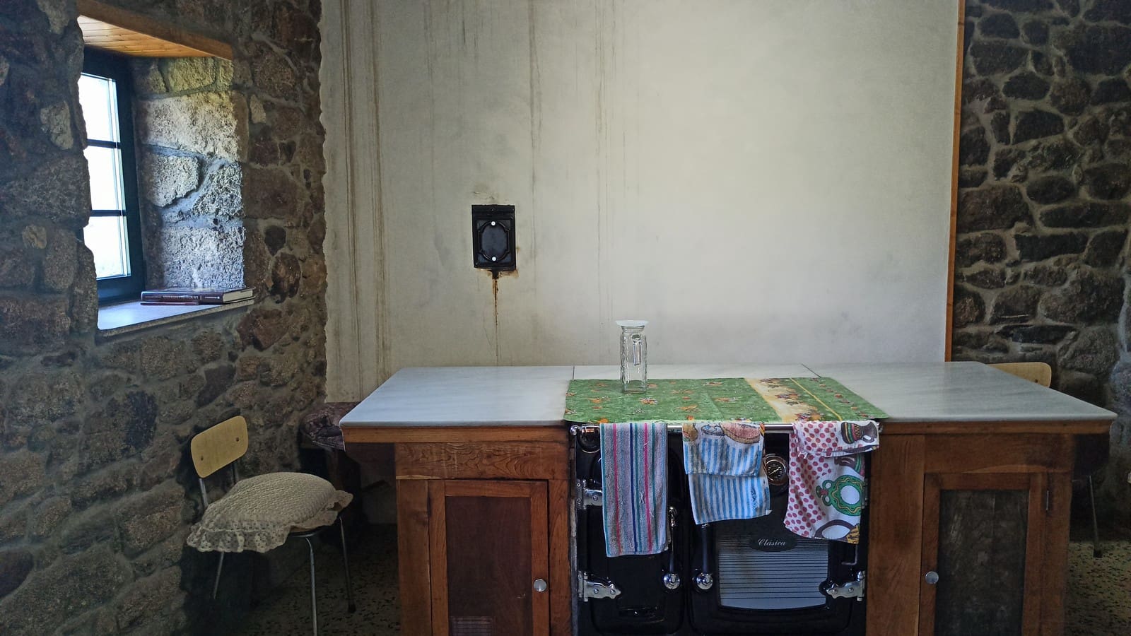 11 soveværelse Finca/Landehus til salg i Panton med garage - € 300.000 (Ref: 8015022)