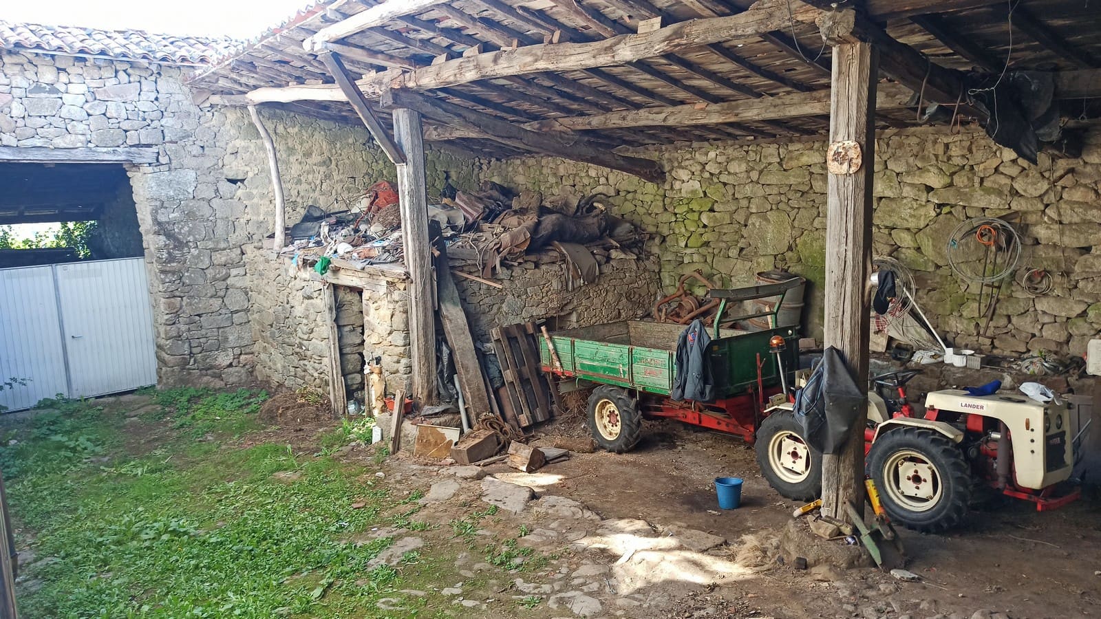 11 soveværelse Finca/Landehus til salg i Panton med garage - € 300.000 (Ref: 8015022)