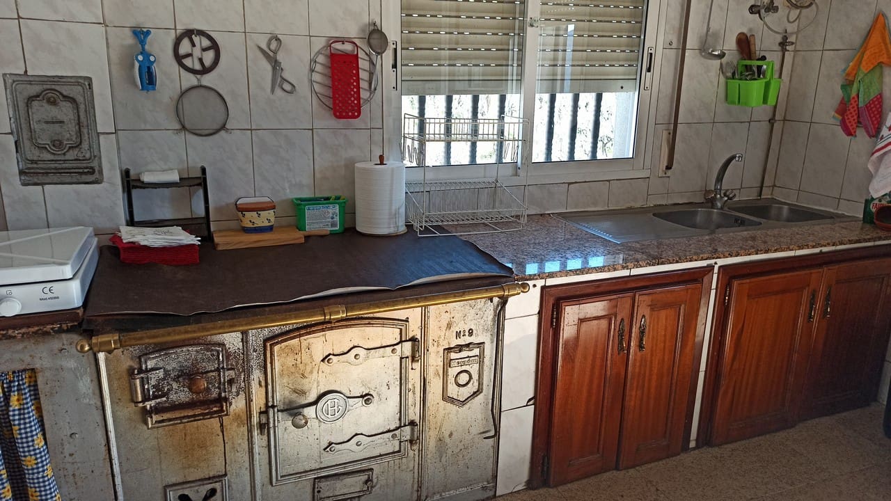 5 soveværelse Finca/Landehus til salg i Panton med garage - € 65.000 (Ref: 8043825)