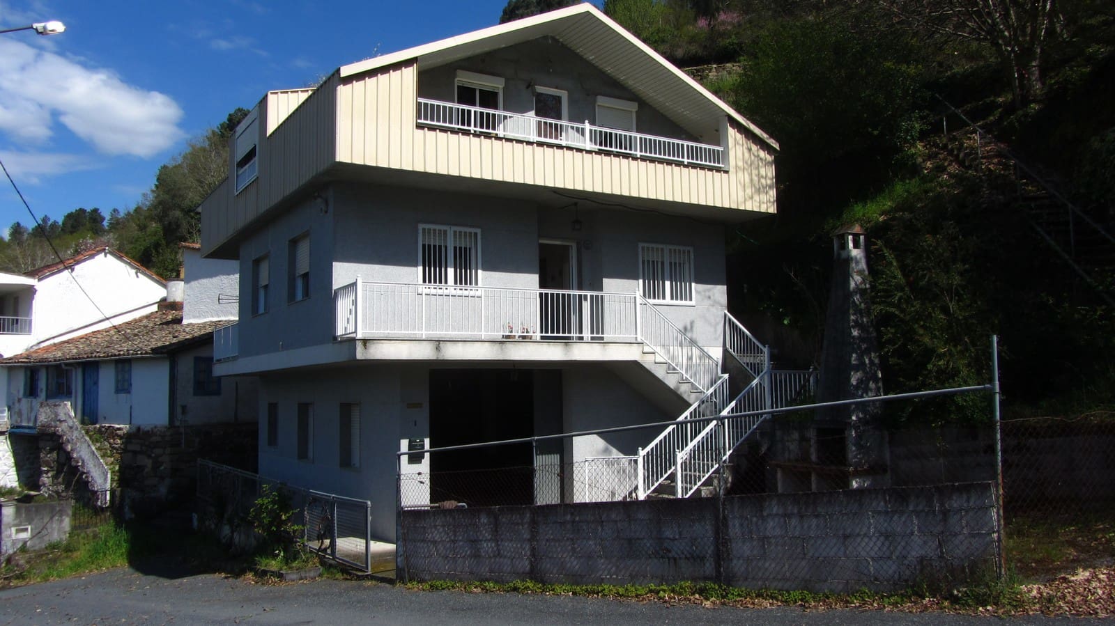 8 soveværelse Finca/Landehus til salg i Nogueira de Ramuin med garage - € 120.000 (Ref: 8194378)