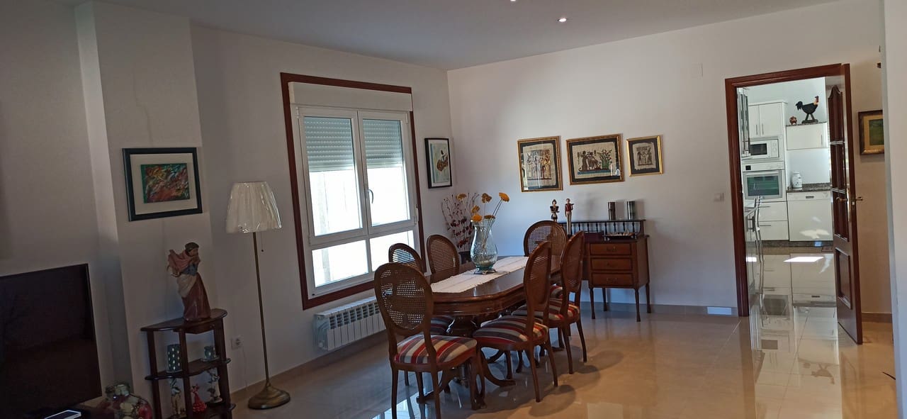 7 soveværelse Villa til salg i O Savinao med garage - € 525.000 (Ref: 8856584)