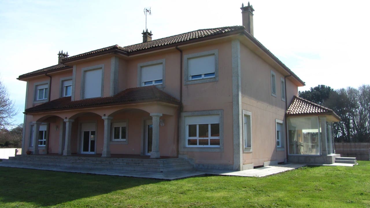 7 soveværelse Villa til salg i O Savinao med garage - € 525.000 (Ref: 8856584)