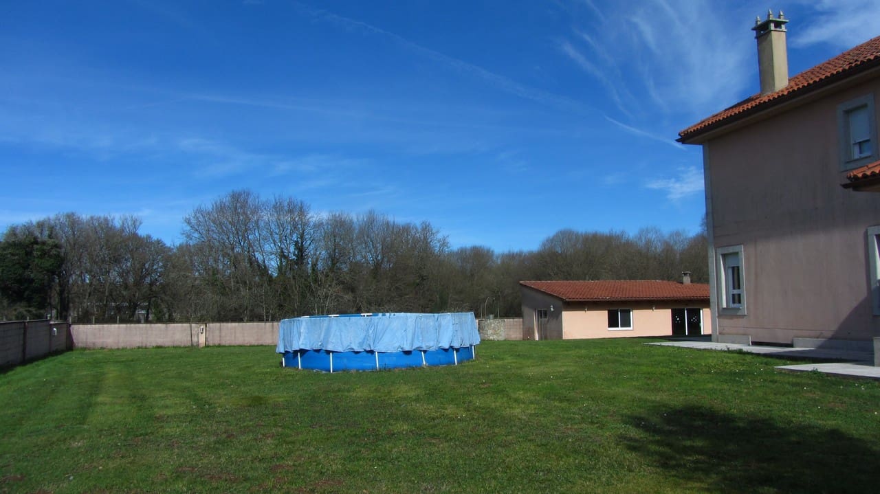 7 soveværelse Villa til salg i O Savinao med garage - € 525.000 (Ref: 8856584)