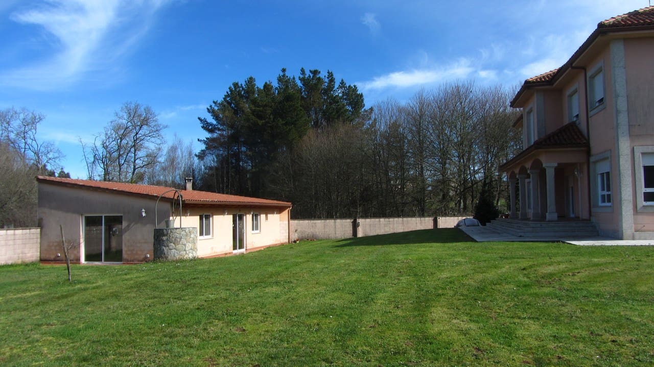 7 soveværelse Villa til salg i O Savinao med garage - € 525.000 (Ref: 8856584)