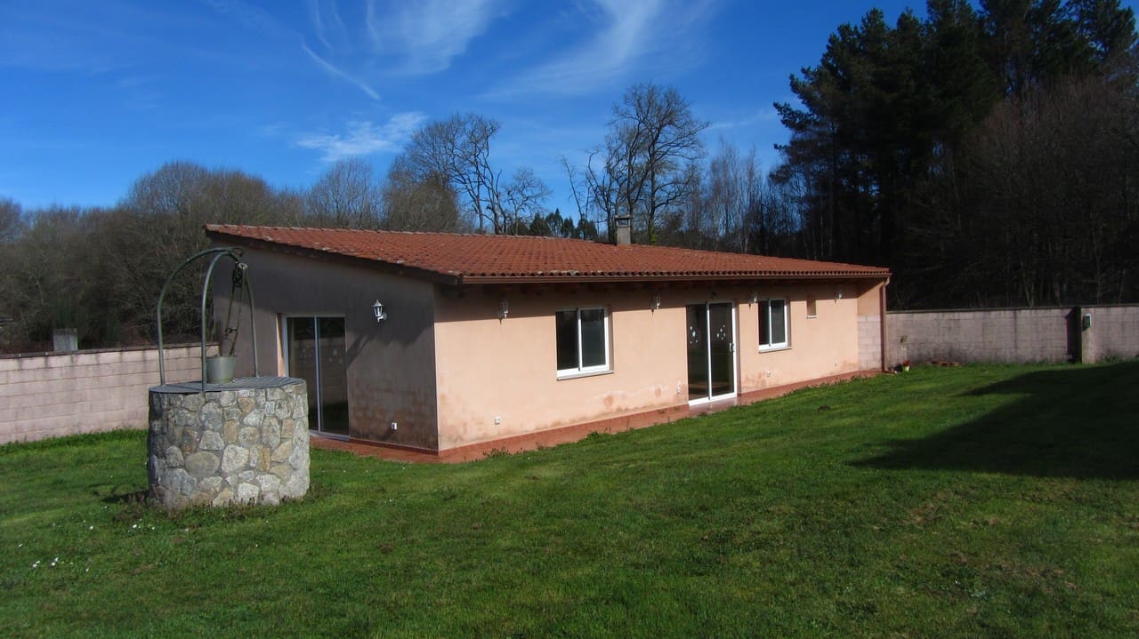 7 soveværelse Villa til salg i O Savinao med garage - € 525.000 (Ref: 8856584)