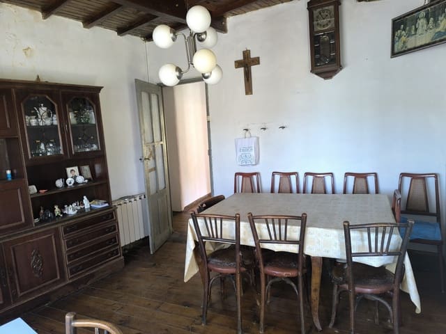 6 bedroom Finca/Country House for sale in Pantón - € 23,000 (Ref: 8983710)