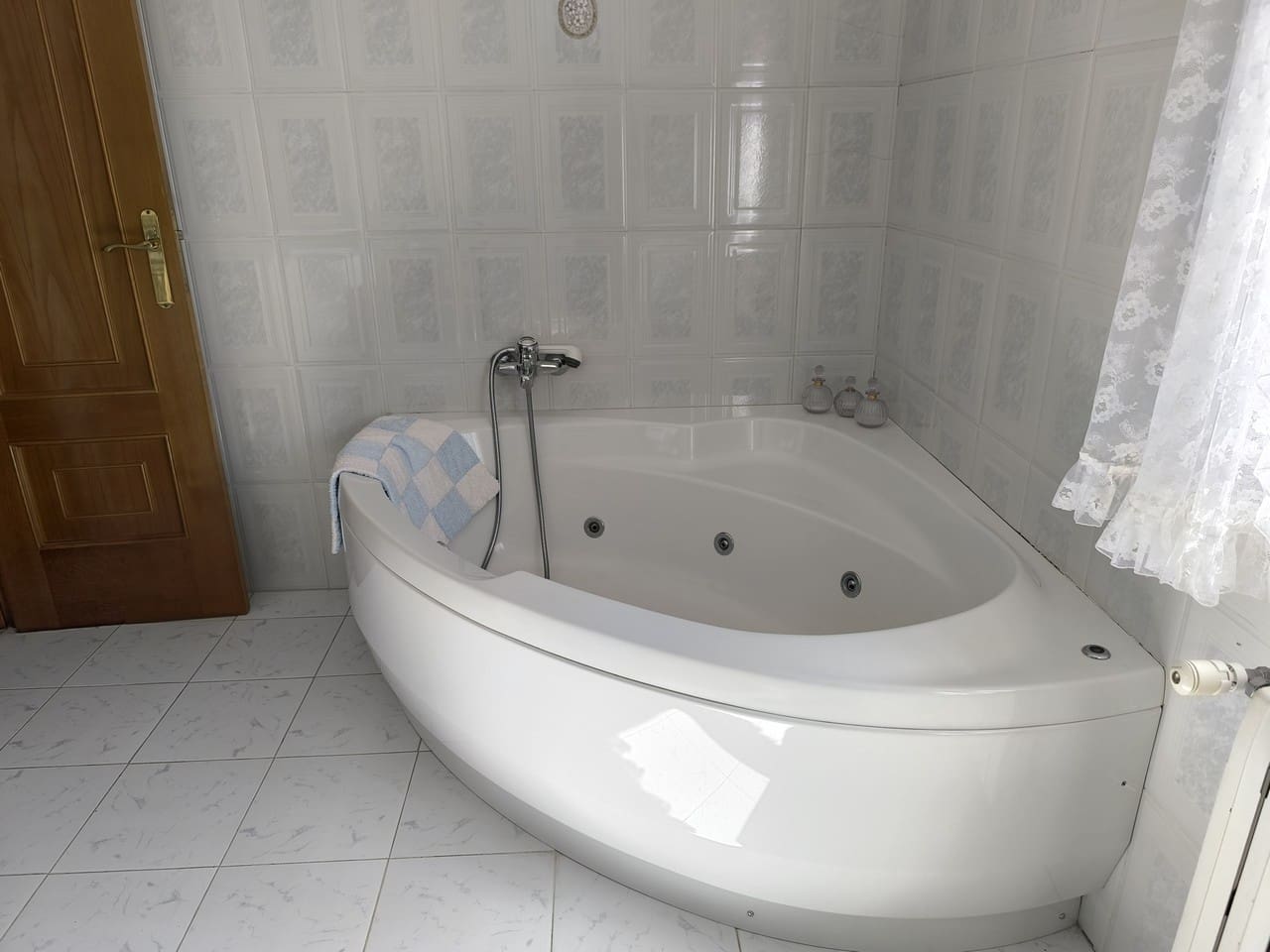 4 soveværelse Virksomhed til salg i Monforte de Lemos med garage - € 315.000 (Ref: 9072883)