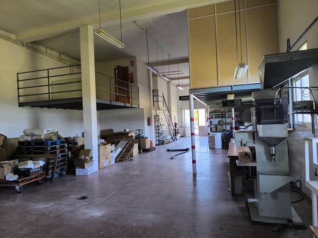 4 bedroom Business for sale in Monforte de Lemos with garage - € 315,000 (Ref: 9072883)