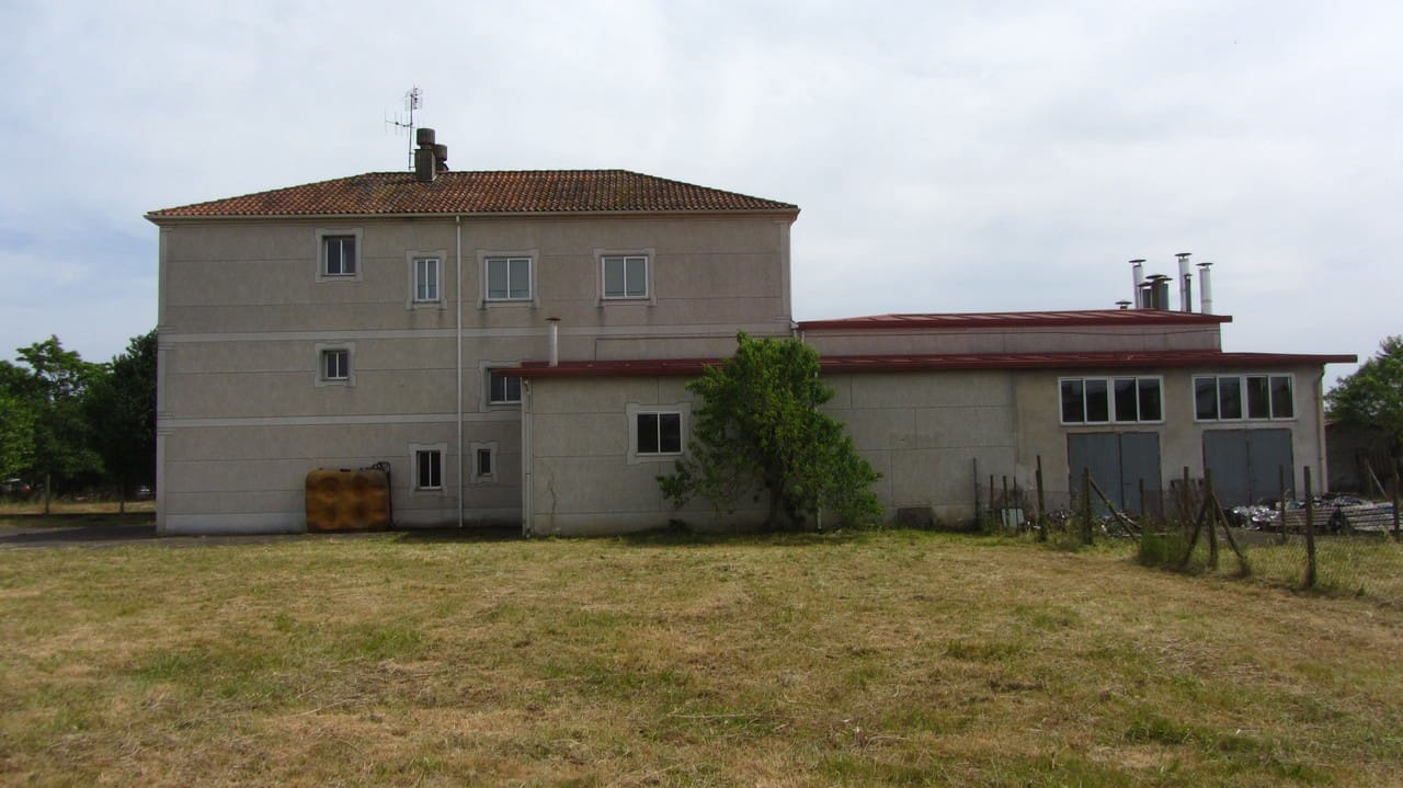 4 soveværelse Virksomhed til salg i Monforte de Lemos med garage - € 315.000 (Ref: 9072883)