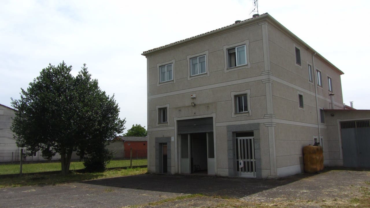 4 soveværelse Virksomhed til salg i Monforte de Lemos med garage - € 315.000 (Ref: 9072883)