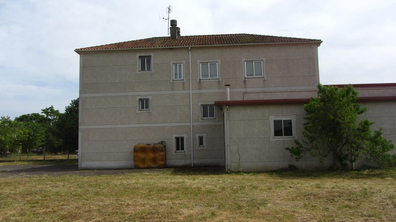 4 soveværelse Virksomhed til salg i Monforte de Lemos med garage - € 315.000 (Ref: 9072883)