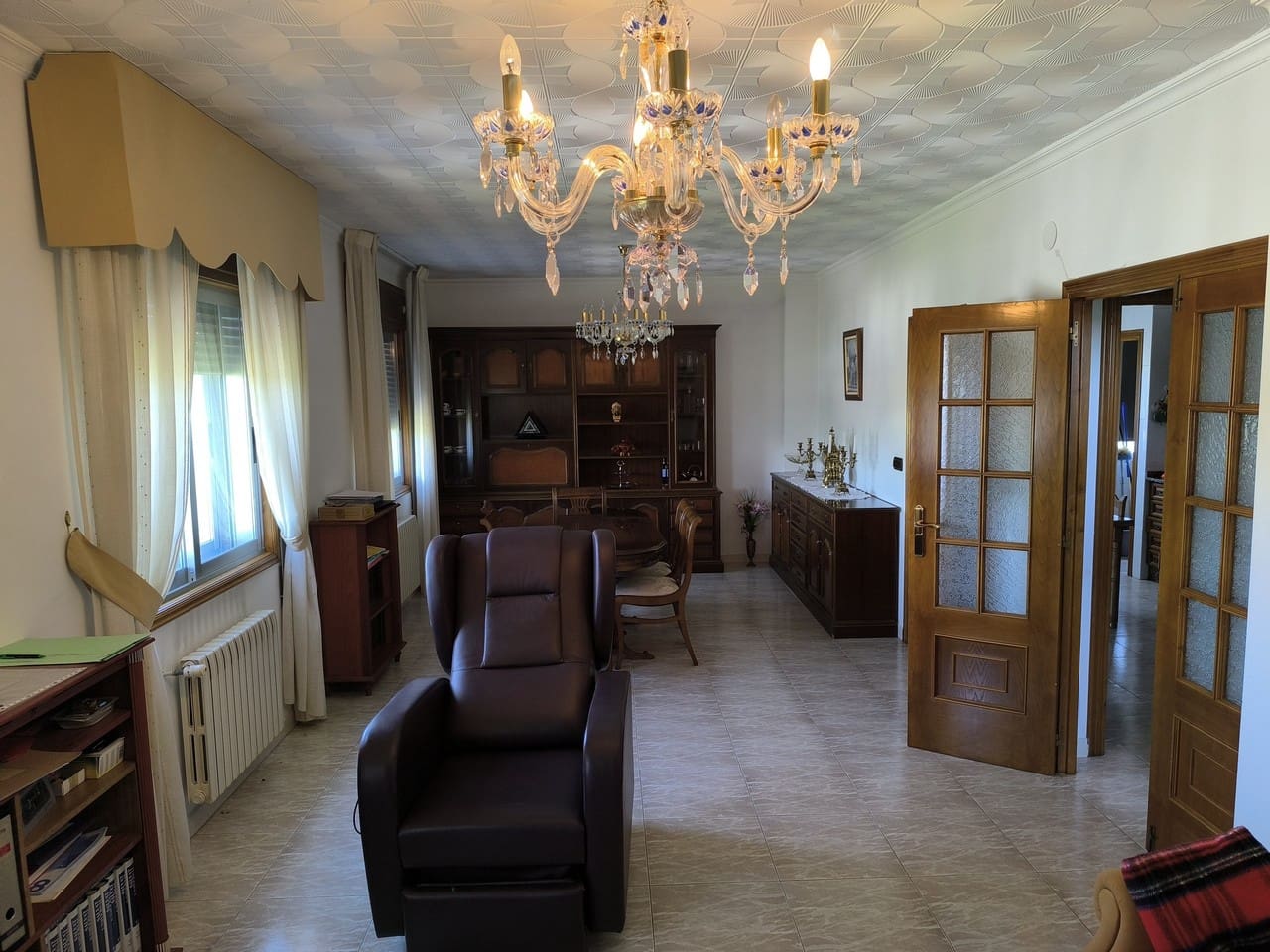 4 soveværelse Virksomhed til salg i Monforte de Lemos med garage - € 315.000 (Ref: 9072883)